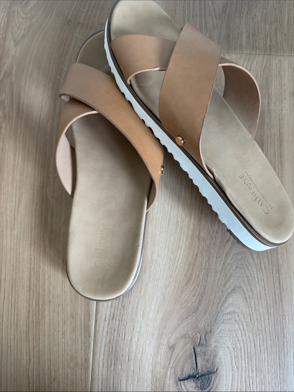 Catherine Malandrino Tan Crossover Slide Sandals - Picture 2 of 4